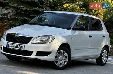 Хэтчбек Skoda Fabia 2011 в 