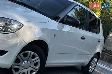 Хэтчбек Skoda Fabia 2011 в 