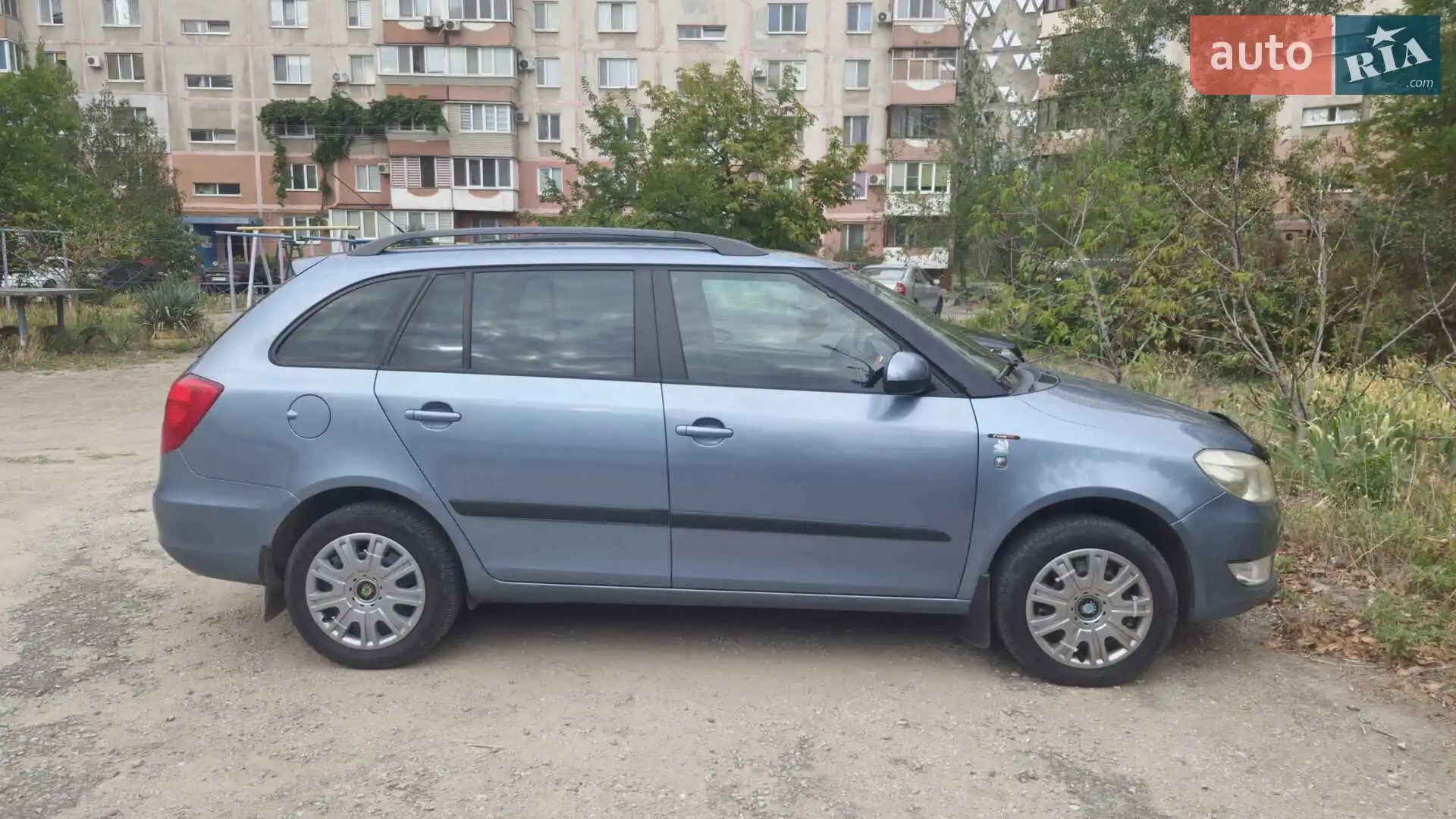 2011 Skoda Fabia - мініатюра 2