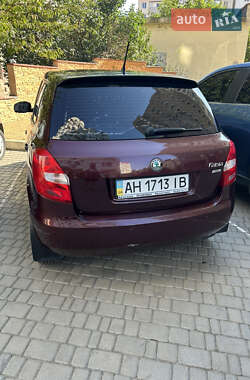 Хэтчбек Skoda Fabia 2012 в 