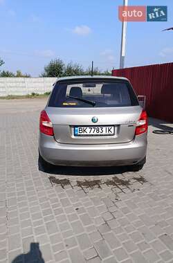 Хетчбек Skoda Fabia 2012 в Радивиліві