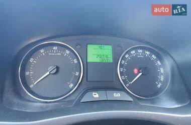 Хэтчбек Skoda Fabia 2011 в 