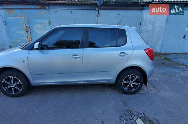 Хэтчбек Skoda Fabia 2011 в 