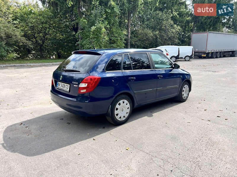 Универсал Skoda Fabia 2011 в Ровно