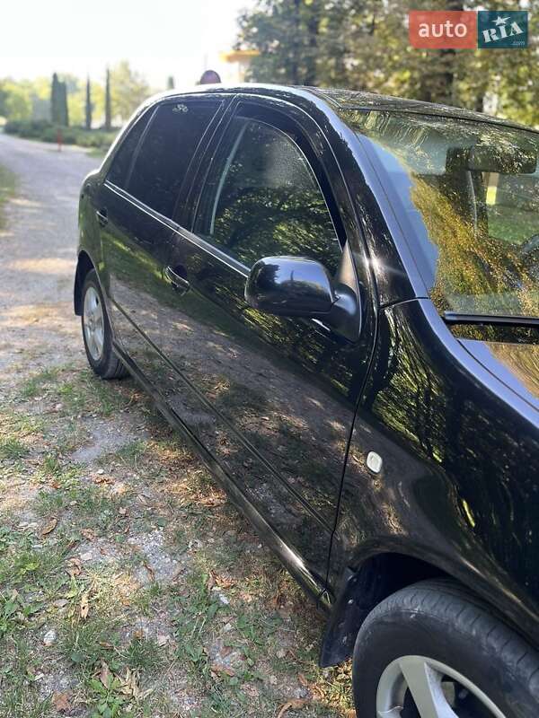 Хетчбек Skoda Fabia 2006 в Волочиську