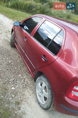 Хэтчбек Skoda Fabia 2002 в 