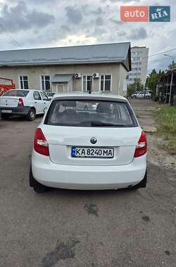 Хэтчбек Skoda Fabia 2011 в 