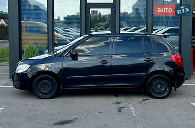 Хэтчбек Skoda Fabia 2009 в 
