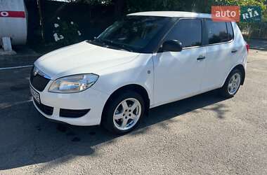 Хэтчбек Skoda Fabia 2011 в 