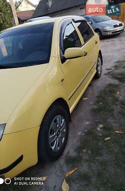 Хетчбек Skoda Fabia 2001 в 