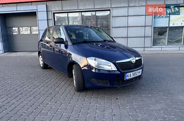 Хэтчбек Skoda Fabia 2011 в 