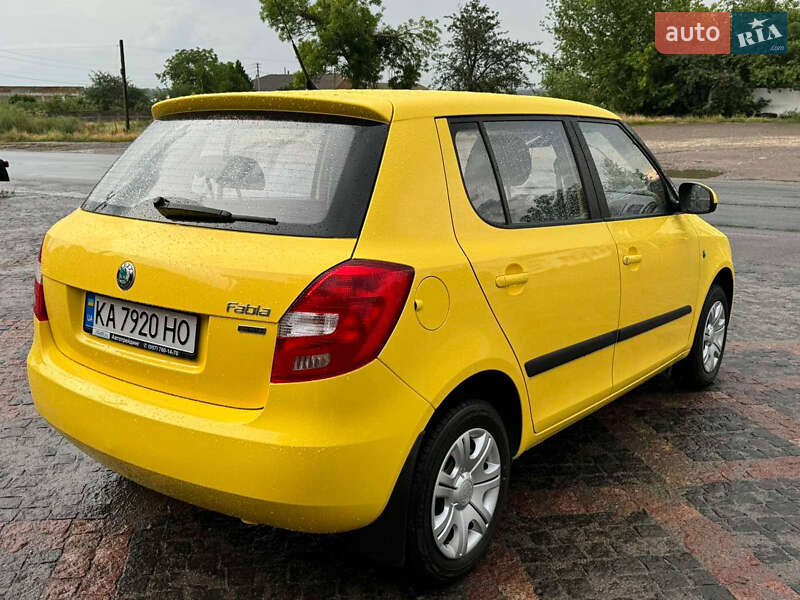 Хэтчбек Skoda Fabia 2011 в Киеве
