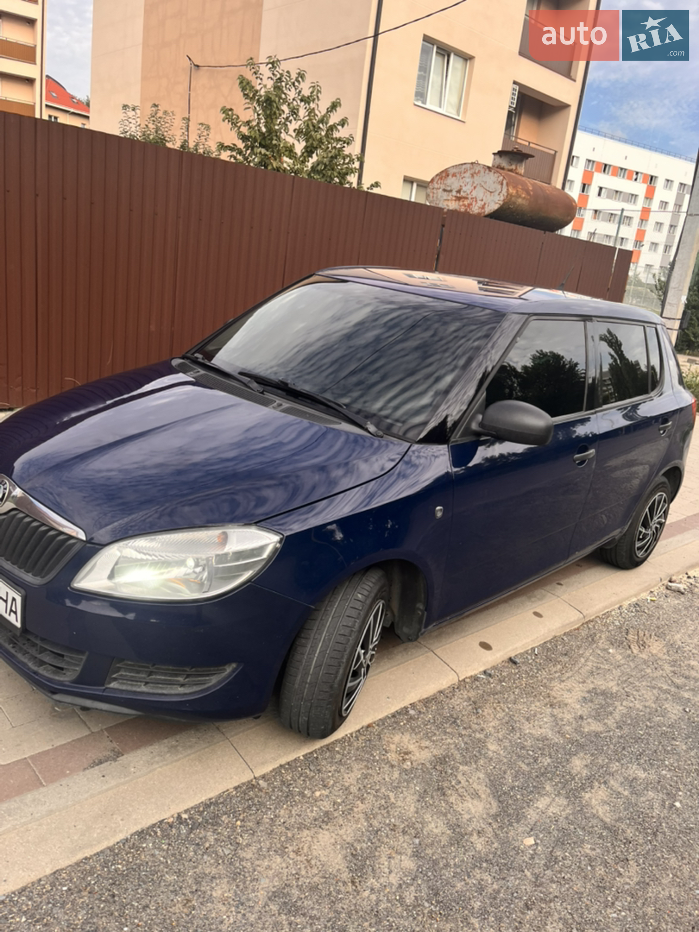 2011 Skoda Fabia - мініатюра 2