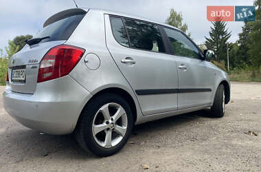 Хэтчбек Skoda Fabia 2011 в 