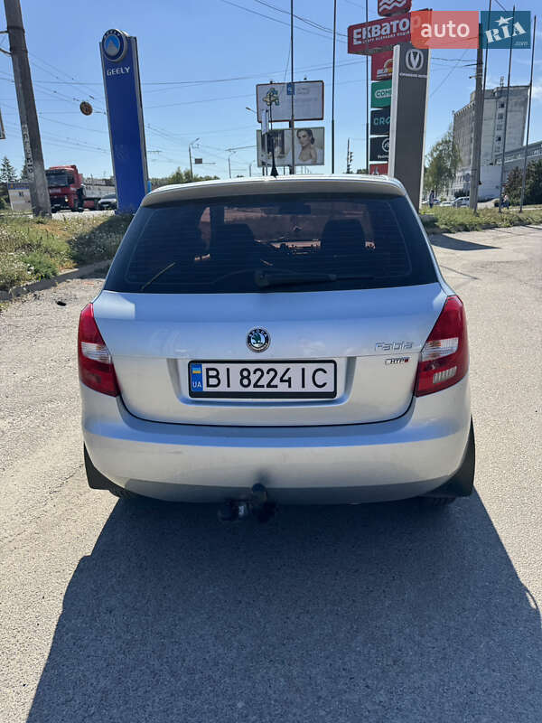 Хэтчбек Skoda Fabia 2011 в Полтаве