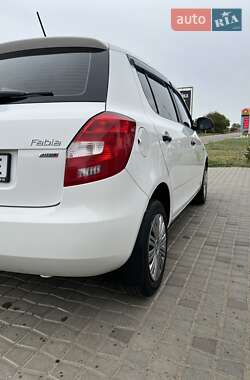 Хэтчбек Skoda Fabia 2012 в 