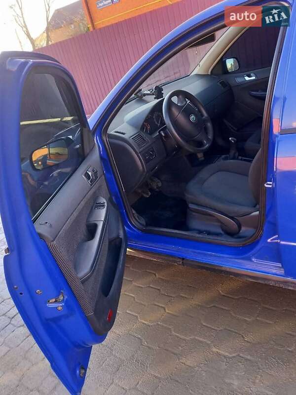 Хэтчбек Skoda Fabia 2006 в Луцке