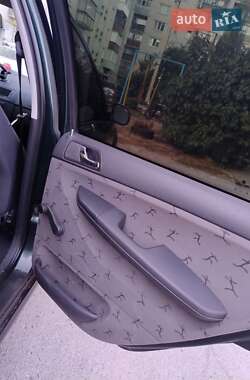 Хэтчбек Skoda Fabia 2002 в 