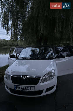 Хэтчбек Skoda Fabia 2011 в 