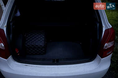 Хэтчбек Skoda Fabia 2011 в 