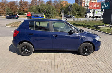 Хэтчбек Skoda Fabia 2011 в 