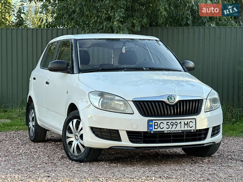 Хэтчбек Skoda Fabia 2011 в 