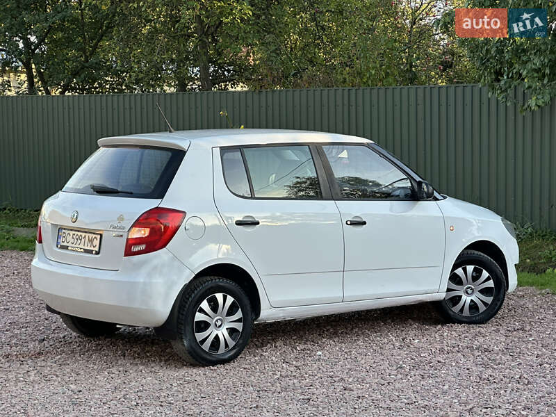 Хэтчбек Skoda Fabia 2011 в Дрогобыче
