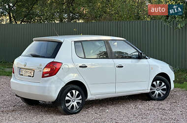 Хэтчбек Skoda Fabia 2011 в 