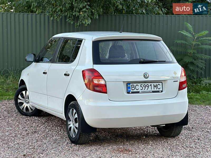 Хэтчбек Skoda Fabia 2011 в Дрогобыче
