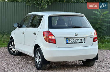Хэтчбек Skoda Fabia 2011 в 