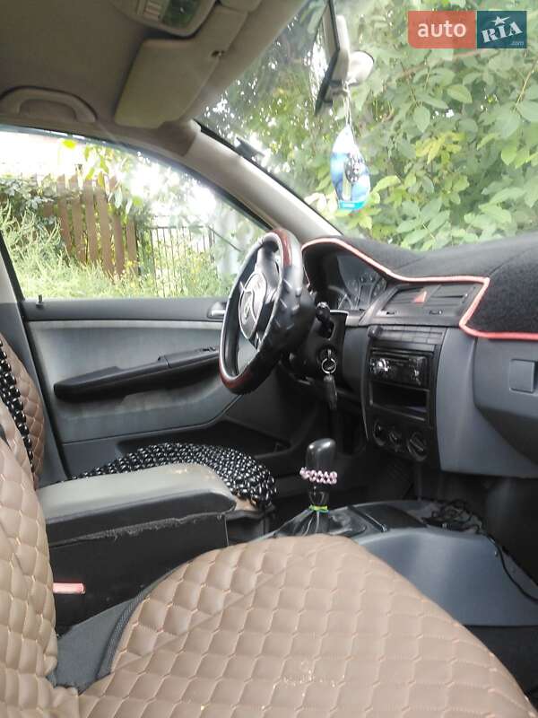 Хетчбек Skoda Fabia 2002 в Марганці