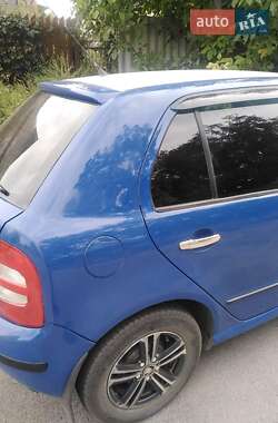 Хэтчбек Skoda Fabia 2002 в 