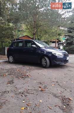 Хэтчбек Skoda Fabia 2011 в 