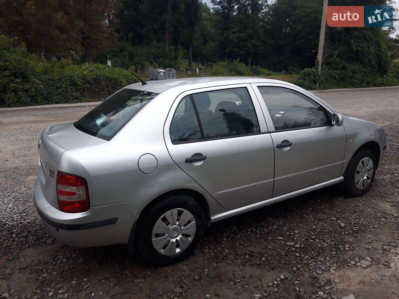 Седан Skoda Fabia 2004 в Львове