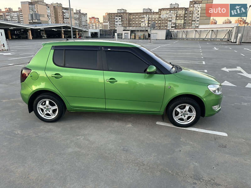 Хетчбек Skoda Fabia 2012 в Києві