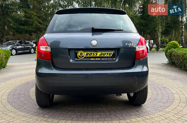 Хэтчбек Skoda Fabia 2010 в 