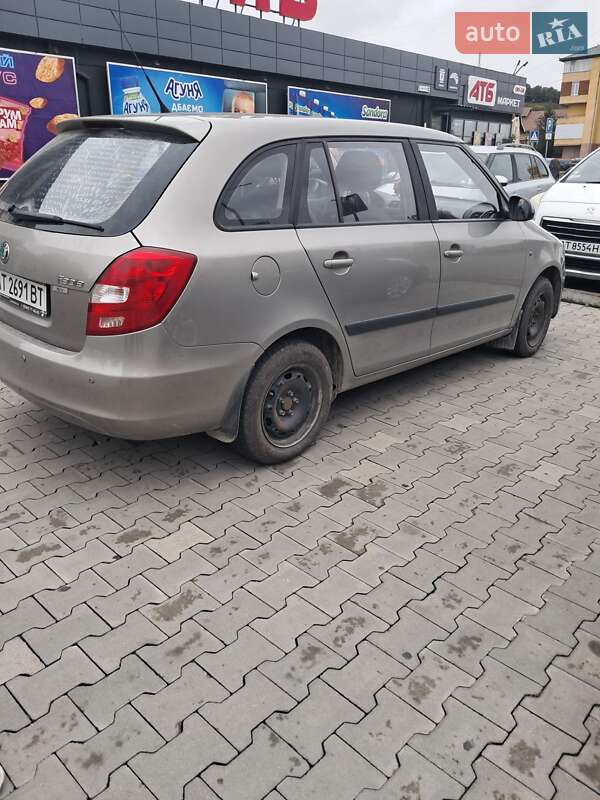 Хэтчбек Skoda Fabia 2011 в Бурштыне