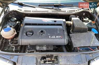 Хетчбек Skoda Fabia 2001 в 