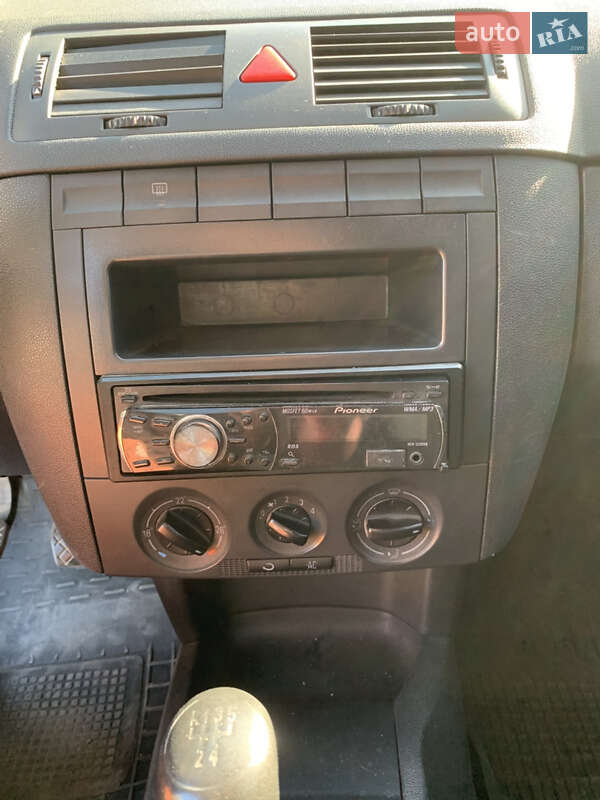 Хэтчбек Skoda Fabia 2004 в Николаеве