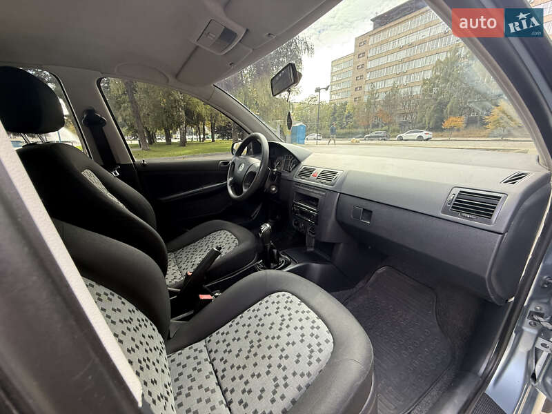 Хетчбек Skoda Fabia 2005 в Дніпрі