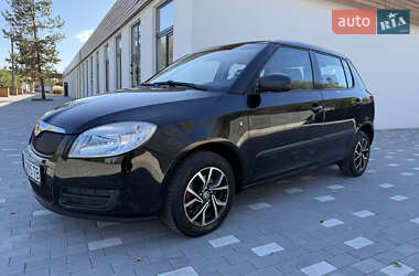 Хэтчбек Skoda Fabia 2010 в 