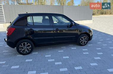 Хэтчбек Skoda Fabia 2010 в 