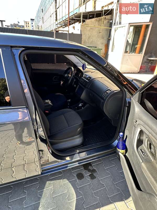Хэтчбек Skoda Fabia 2011 в Черновцах