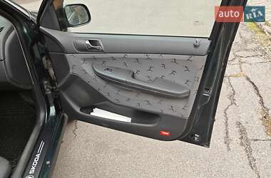 Седан Skoda Fabia 2002 в 