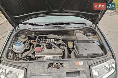Седан Skoda Fabia 2002 в 