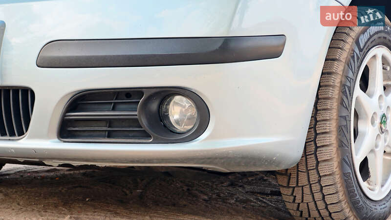 Хетчбек Skoda Fabia 2005 в Дніпрі