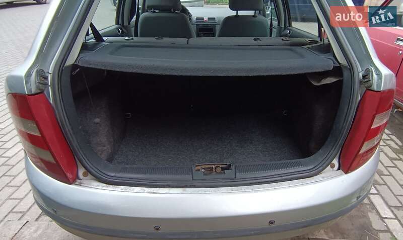 Хэтчбек Skoda Fabia 2002 в Луцке