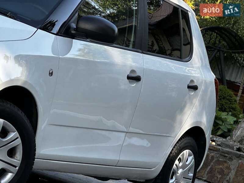 Хэтчбек Skoda Fabia 2011 в Дрогобыче