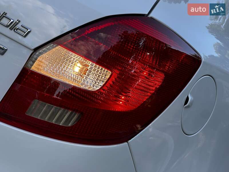 Хэтчбек Skoda Fabia 2011 в Дрогобыче