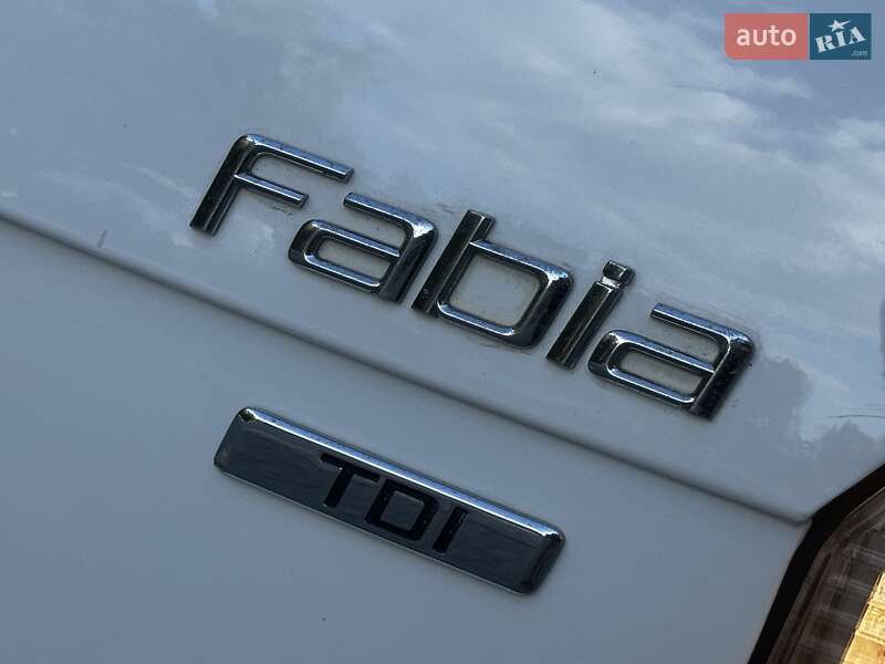 Хэтчбек Skoda Fabia 2011 в Дрогобыче